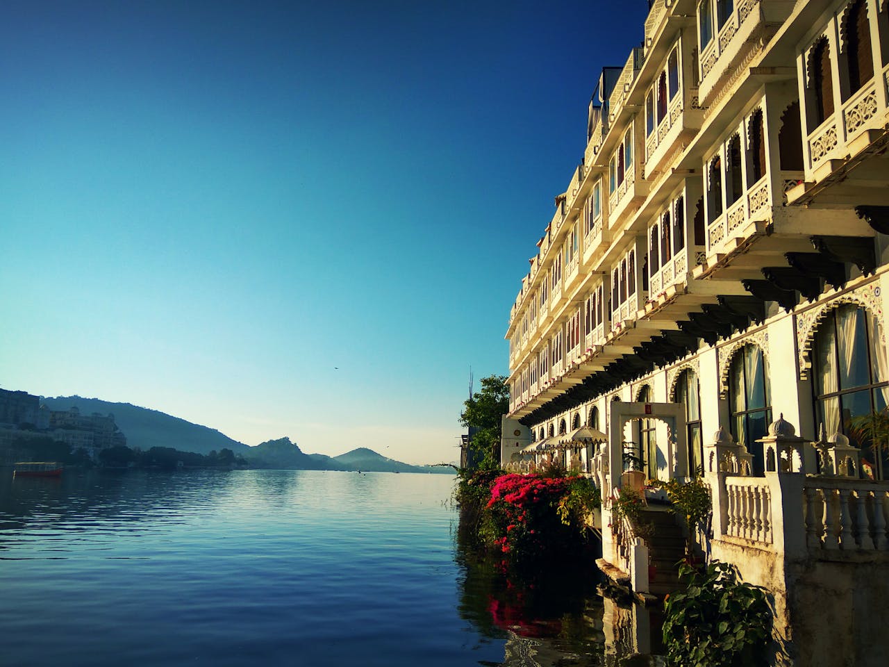 Udaipur lakeside heritage venues&mdash;premium CX leadership and partner summits